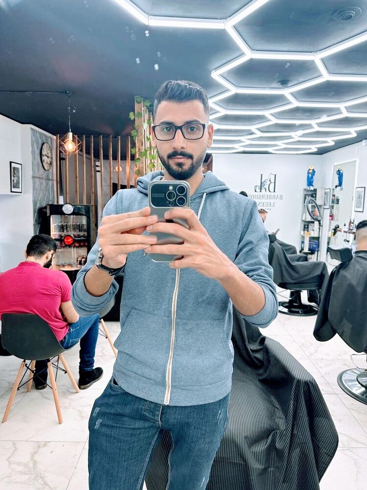  41206436  Mustafa, 25 ,    