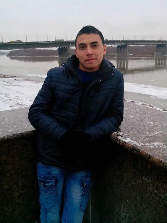  32316866  Ruslan, 30 ,     