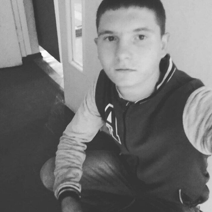  22954696  Dmitro, 24 ,    