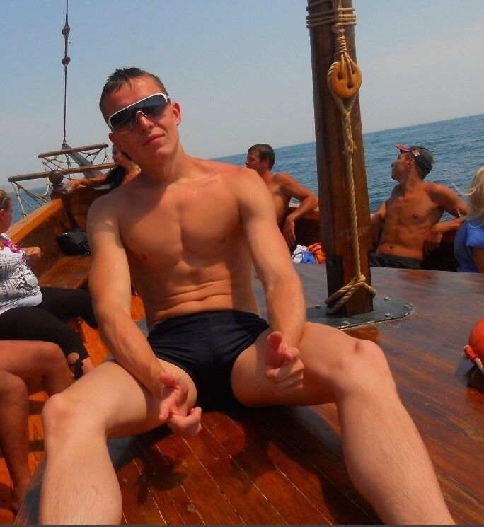  7422456  Aleks, 43 ,     