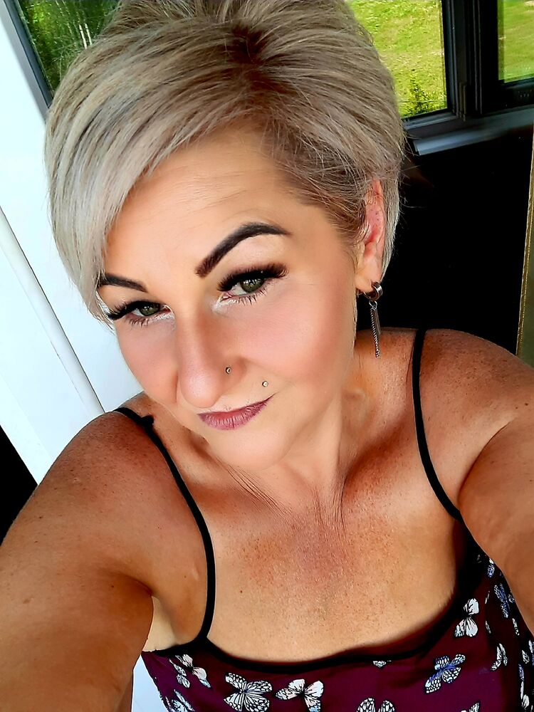  49765366  Elena, 48 ,    