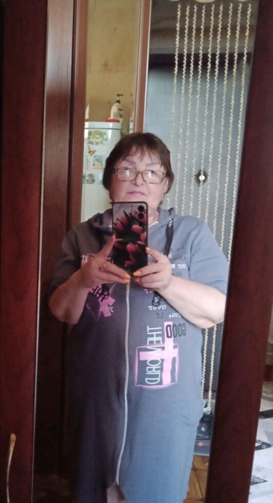  51036386  Vera, 61 ,    