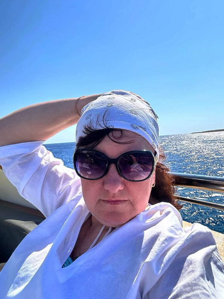  ,   Elena, 52 ,   c 