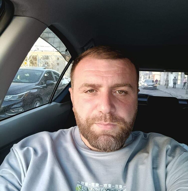  ,   Alex, 37 ,   ,   
