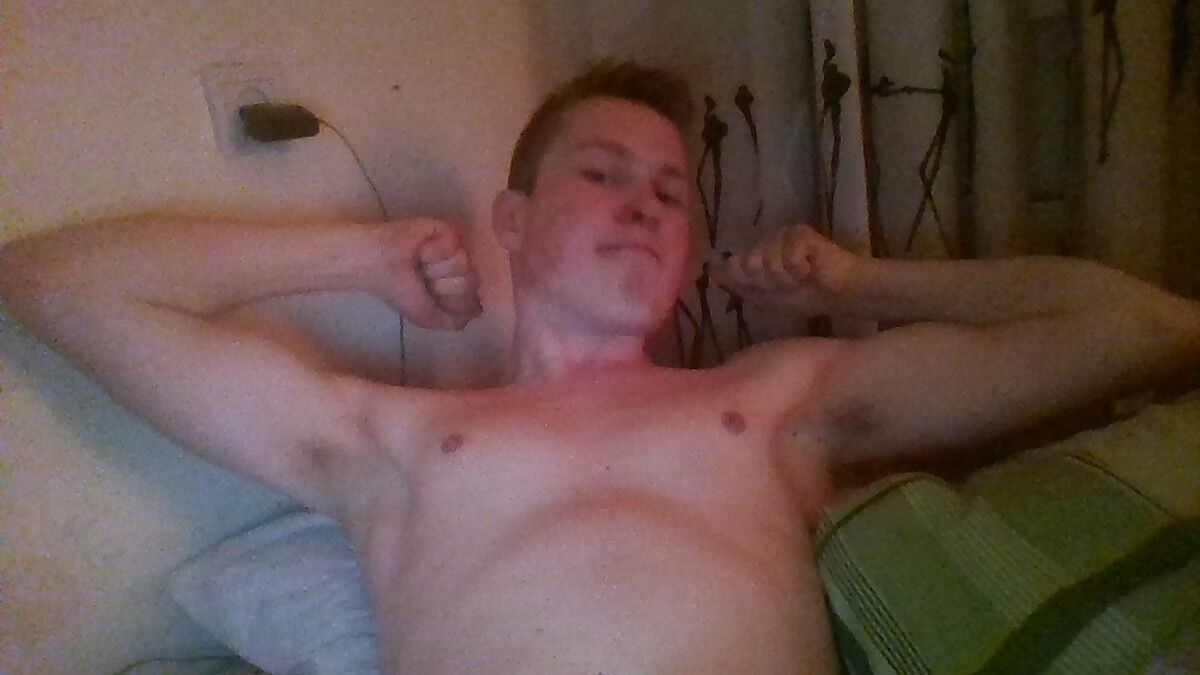  9207496  Maksim, 27 ,    