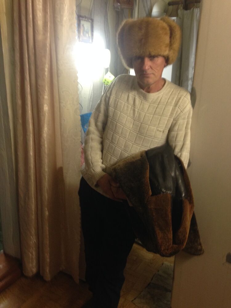  18392976  Dmitrii, 55 ,    