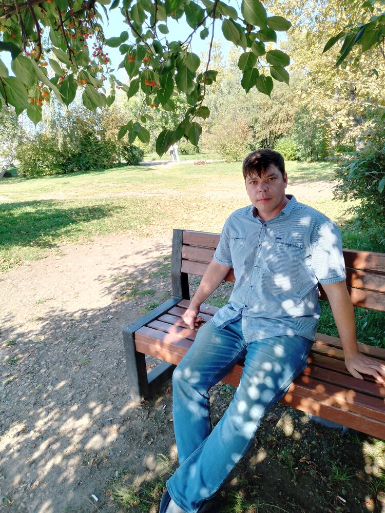  37774706  Artem, 41 ,    