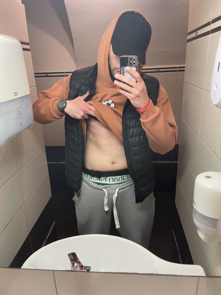  33906436  Denis, 26 ,    -