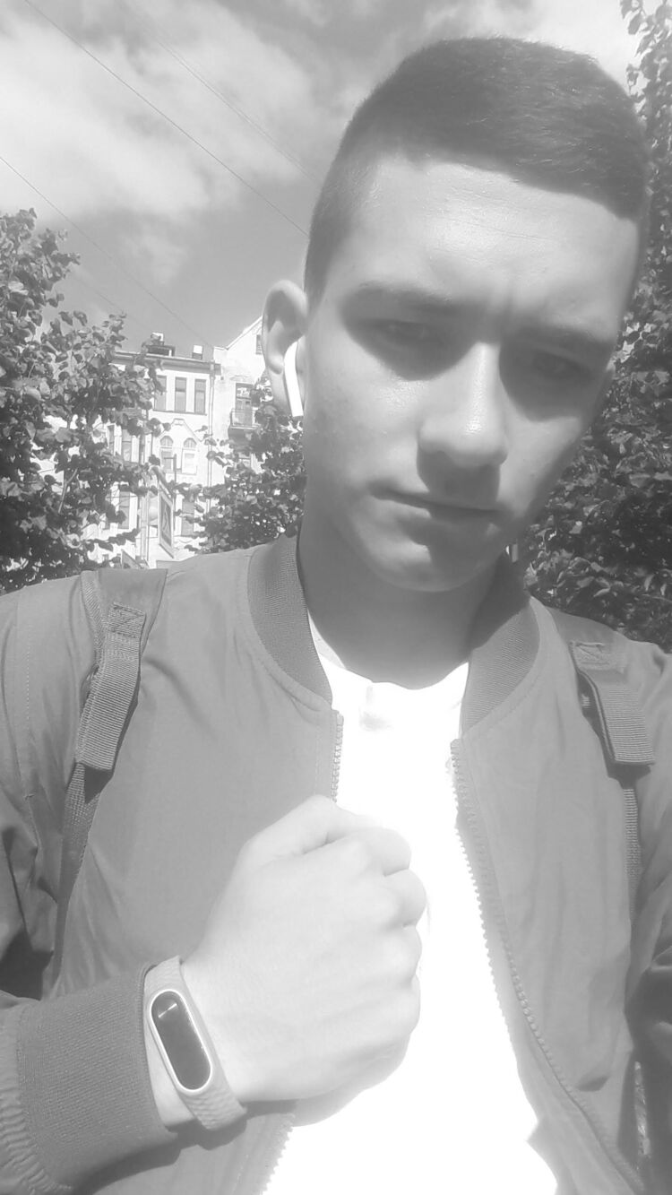  ,   Viktor, 24 ,   ,   