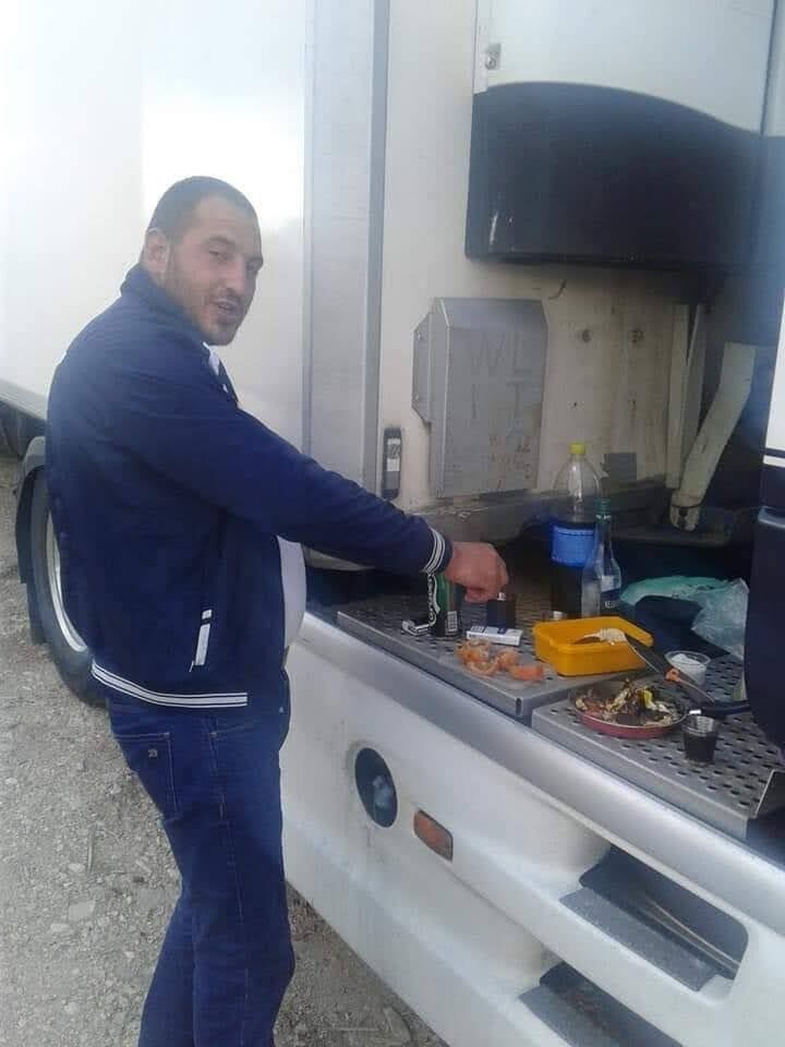  38728526  Arman, 40 ,    