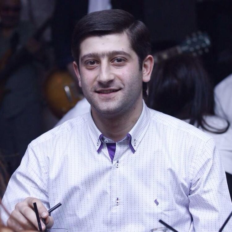 ���� 8446066 ������� Adamayan, 40 ���, ���� ���������� � �������