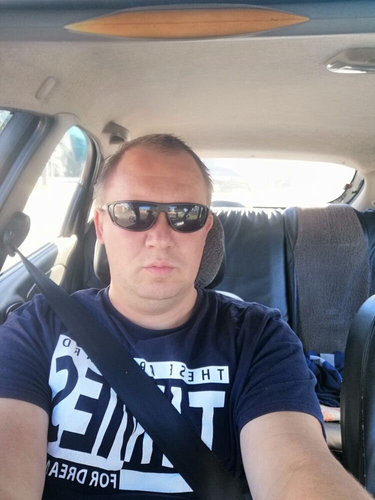  20622296  Ivan, 39 ,    