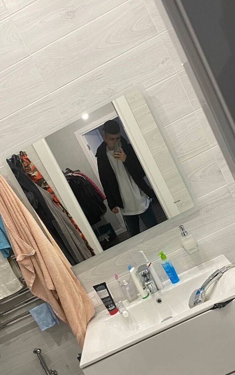  30989676  Konstantin, 27 ,    