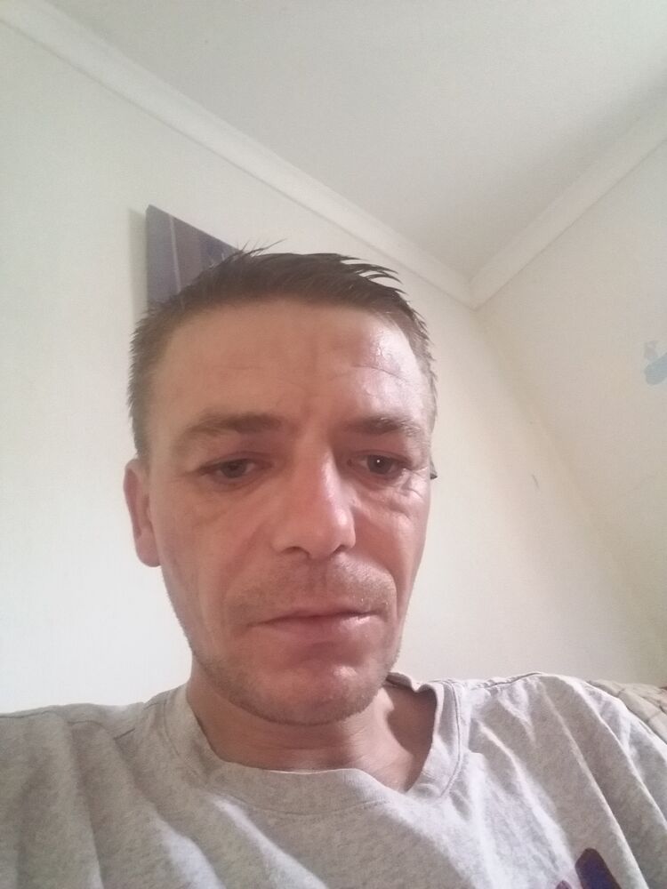  28888206  Sergiu, 37 ,    