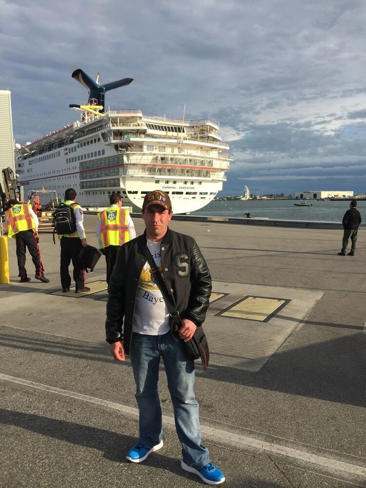  7901976  Ruslan, 40 ,    