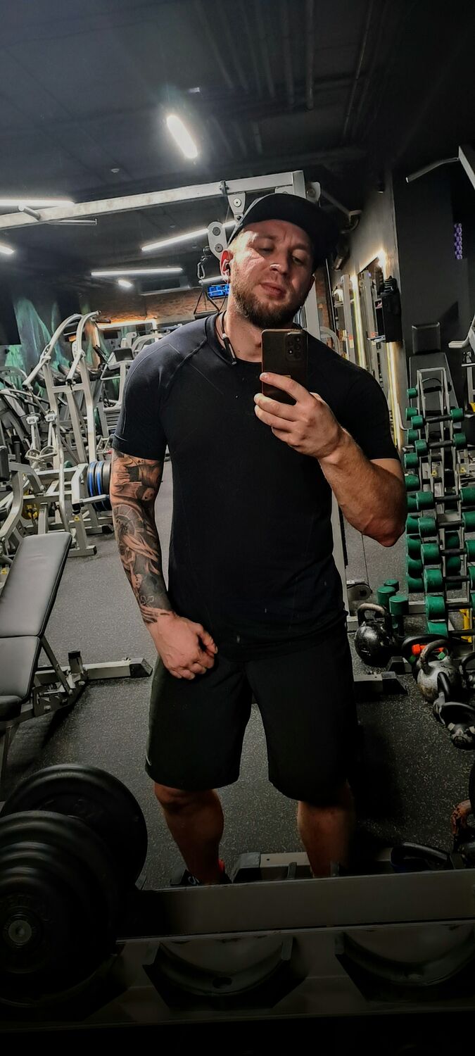  53301096  Zakhar, 36 ,    