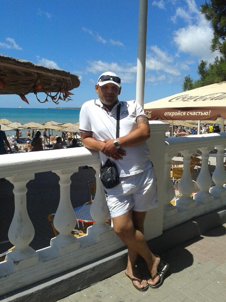  29494386  Denis, 46 ,    