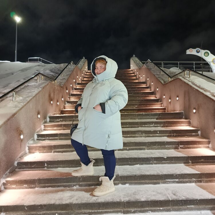  ,   Elena, 39 ,   