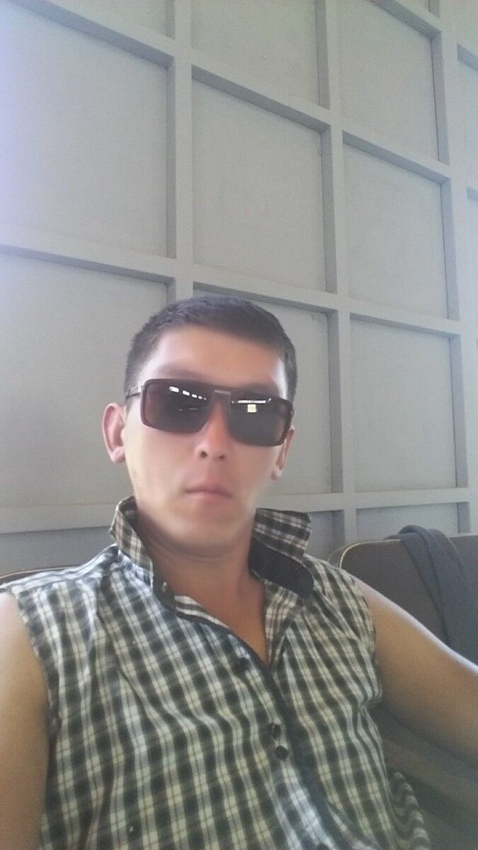  ,   Akon, 38 ,   
