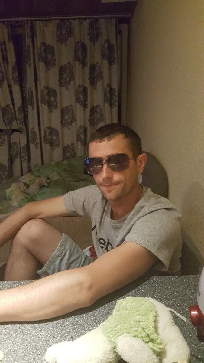  10327396  Oleg, 40 ,    
