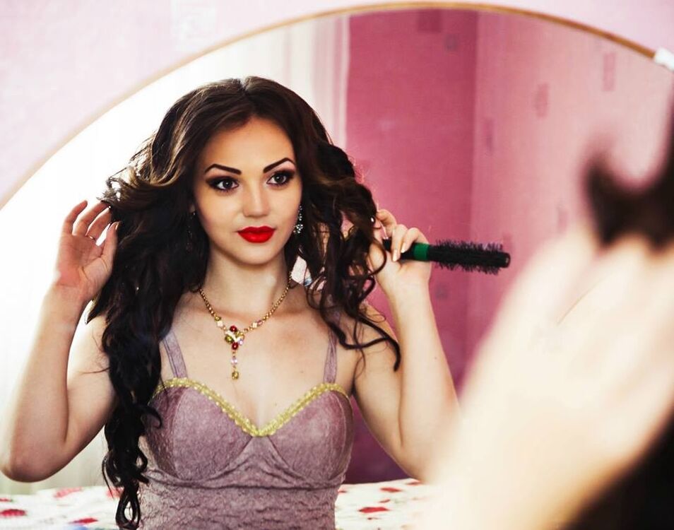  6425996  Mihaela, 28 ,    