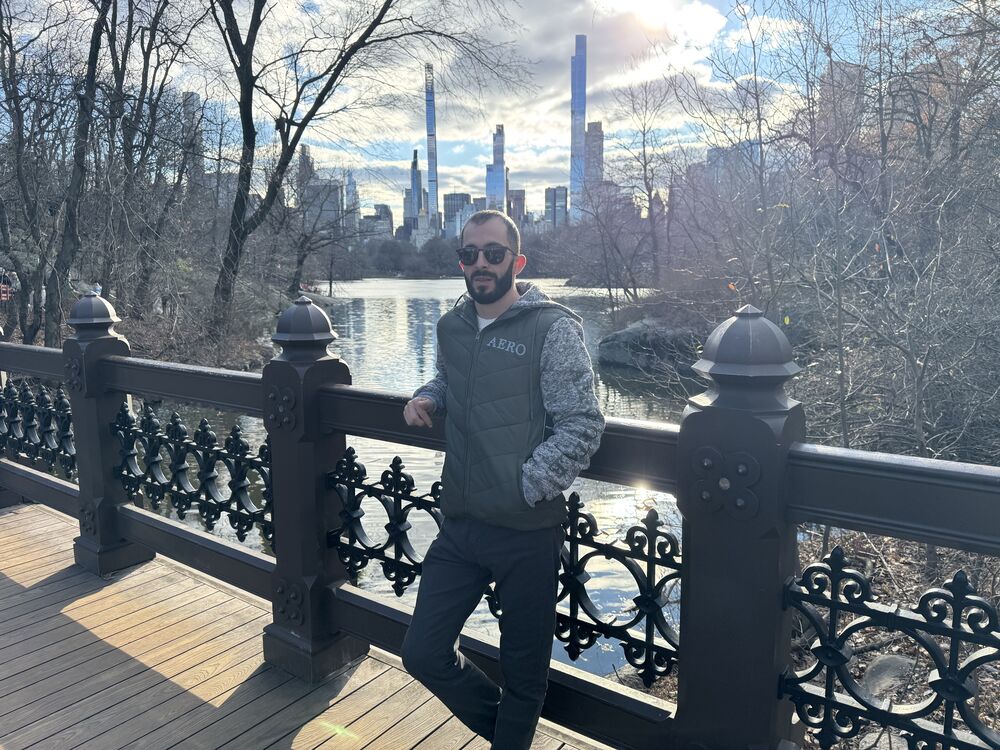  La Crescenta,   Arman, 30 ,   ,   