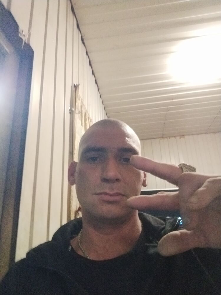  -,   Anton, 37 ,   ,   , c , 