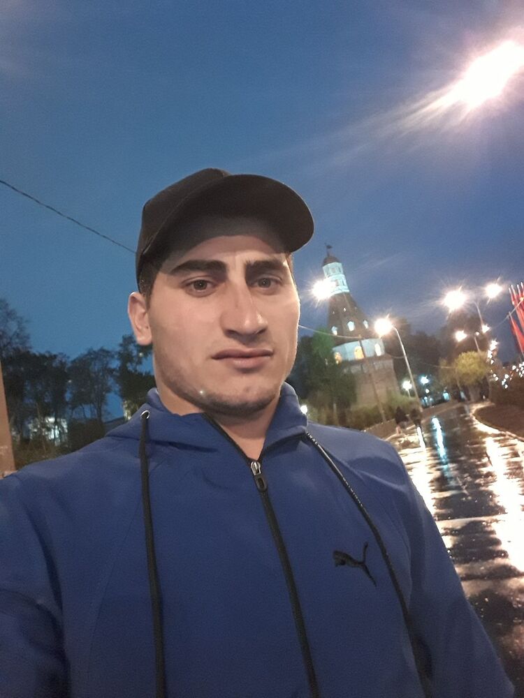  16043596  Narek, 31 ,    