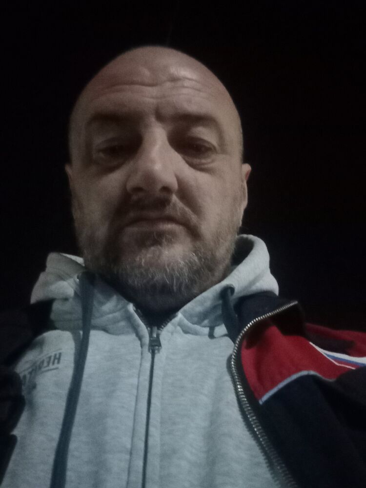  38394646  Daniel, 51 ,    
