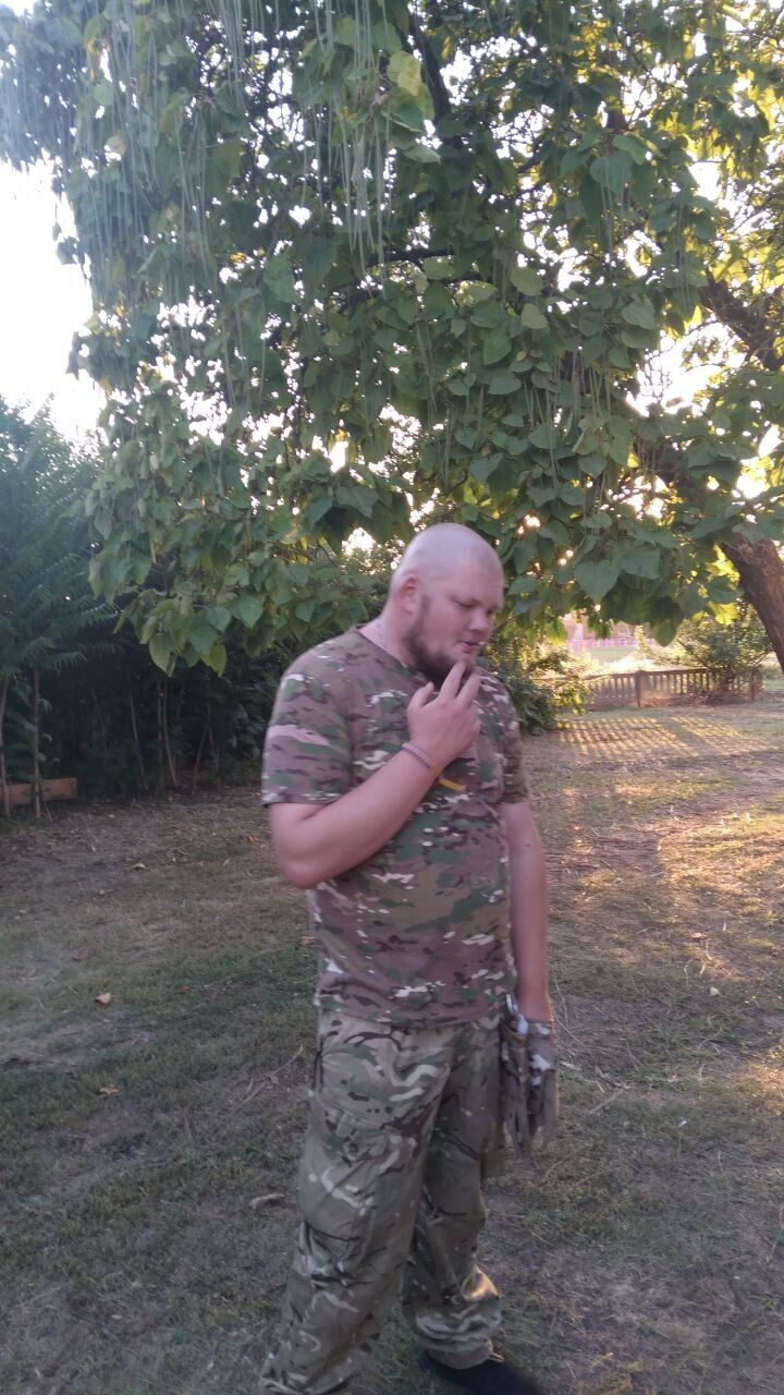  39372476  Viktor, 33 ,    