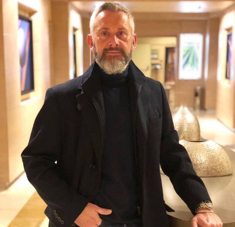  -,   Christian, 51 ,     , c , 