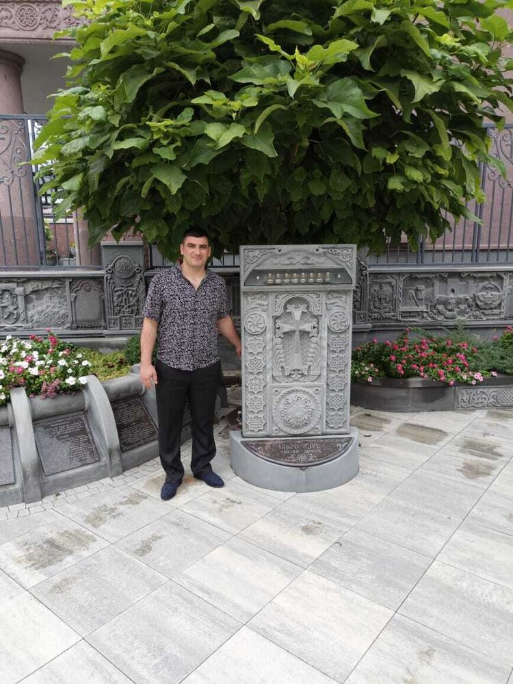  54379736  Armen, 35 ,    