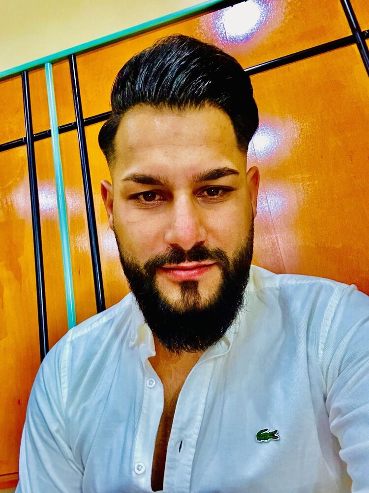  37206596  Hilmi, 30 ,    Staunton