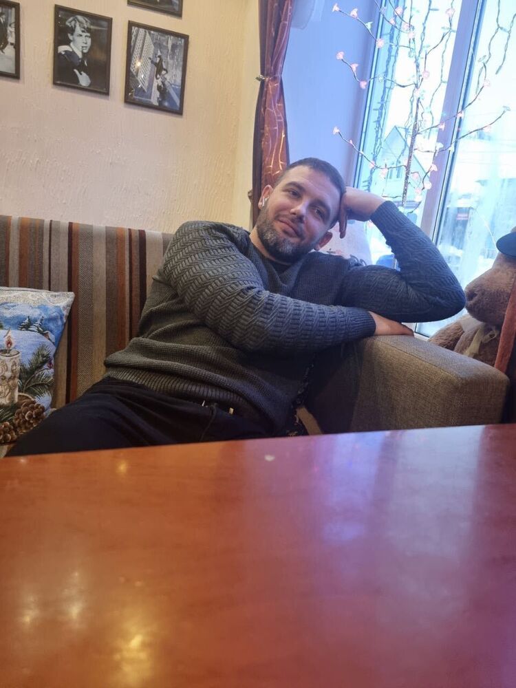  42417896  , 37 ,    