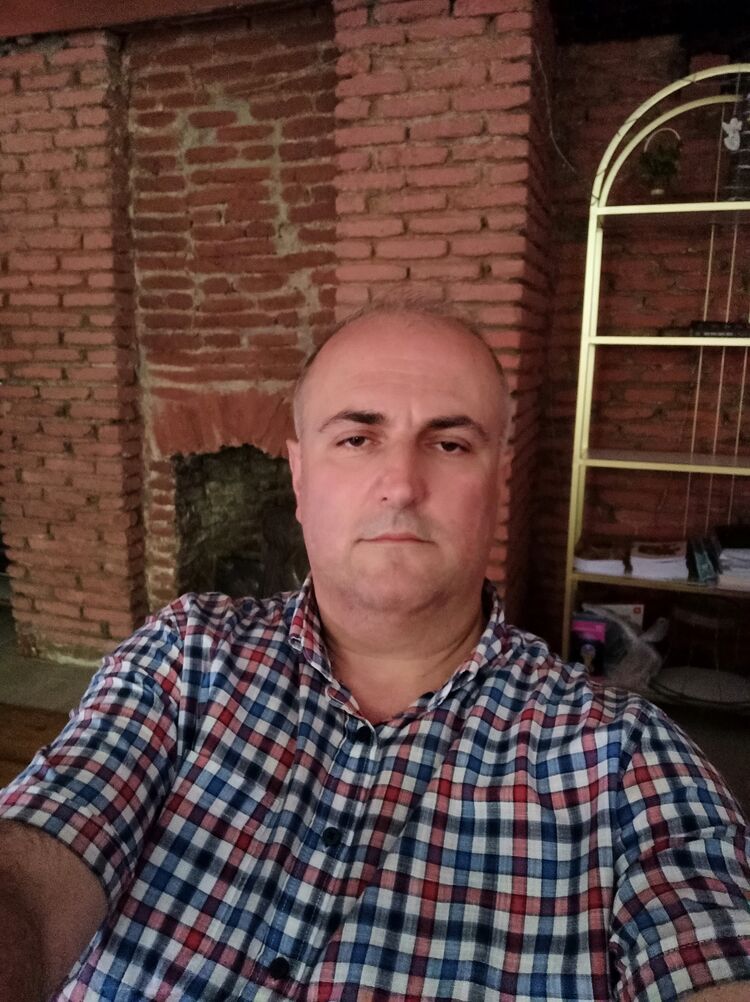  44407196  Konstantine, 50 ,    