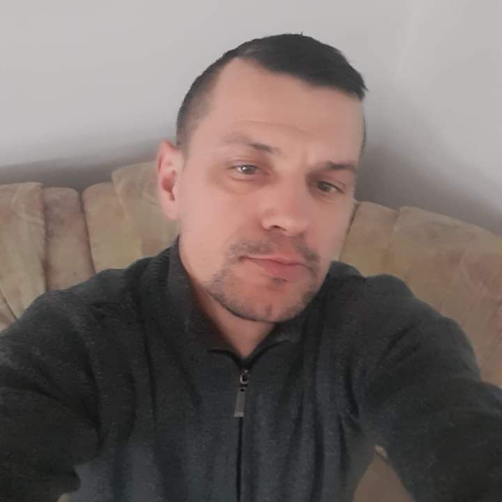  37143786  , 42 ,    Bytom