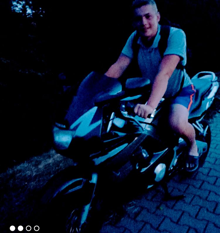  43003236  Petia, 25 ,    