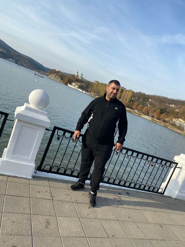  29756456  Vahe, 42 ,    