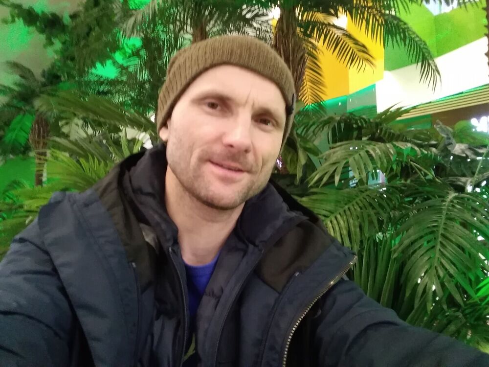  21901936  Andrey, 44 ,    -
