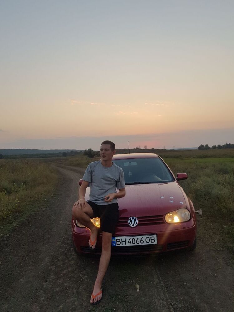 34585196  Aleksan, 24 ,    