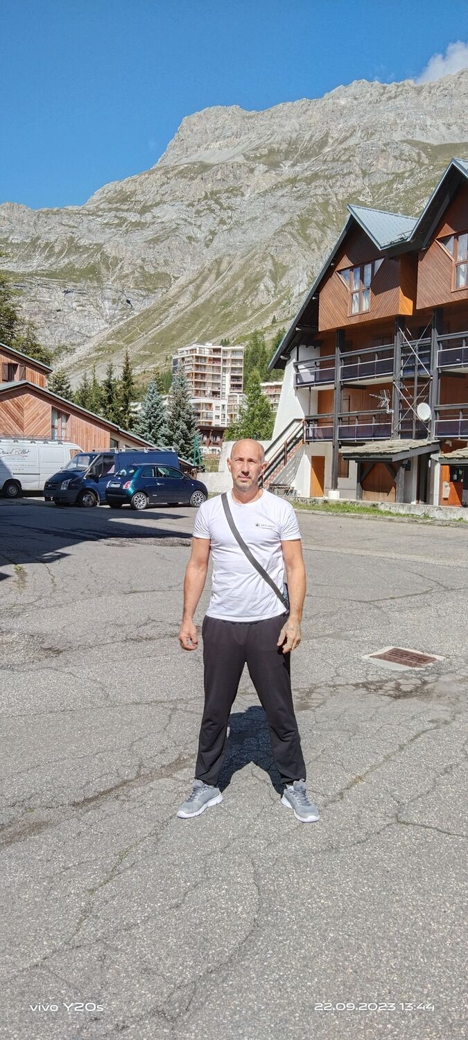  48341506  Serhii, 46 ,    Annecy-Le-Vieux