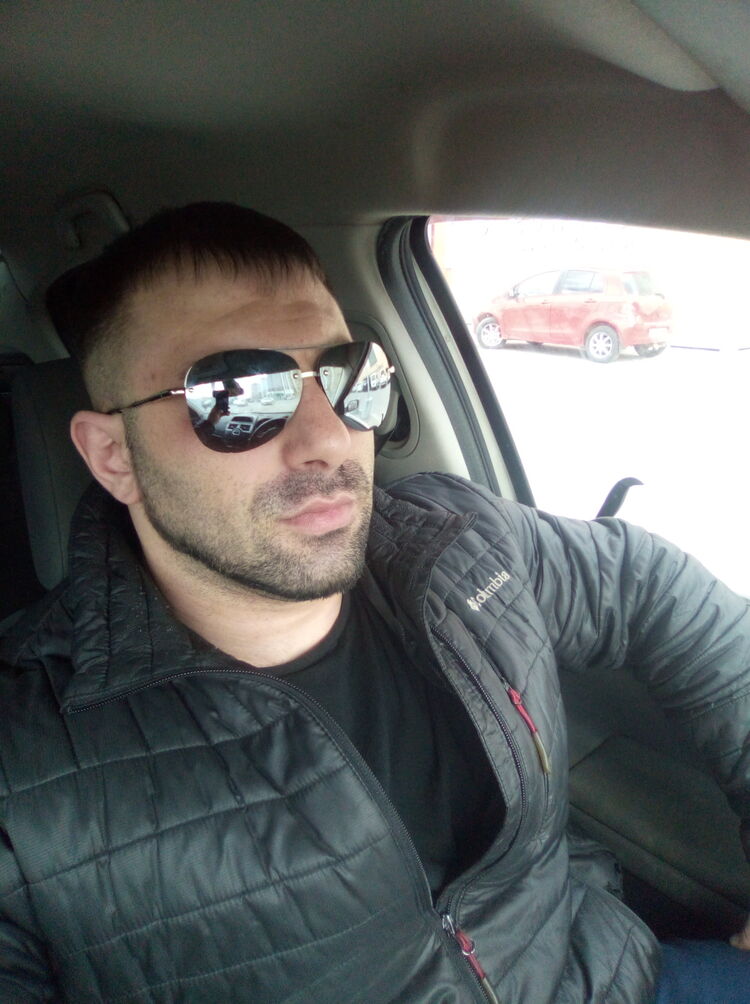  ,   Ksander Cage, 34 ,   c 