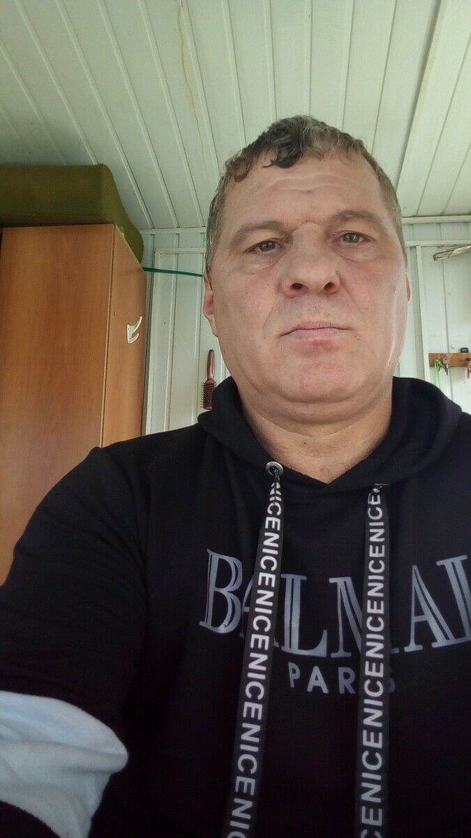  21100396  Vladimir, 47 ,    