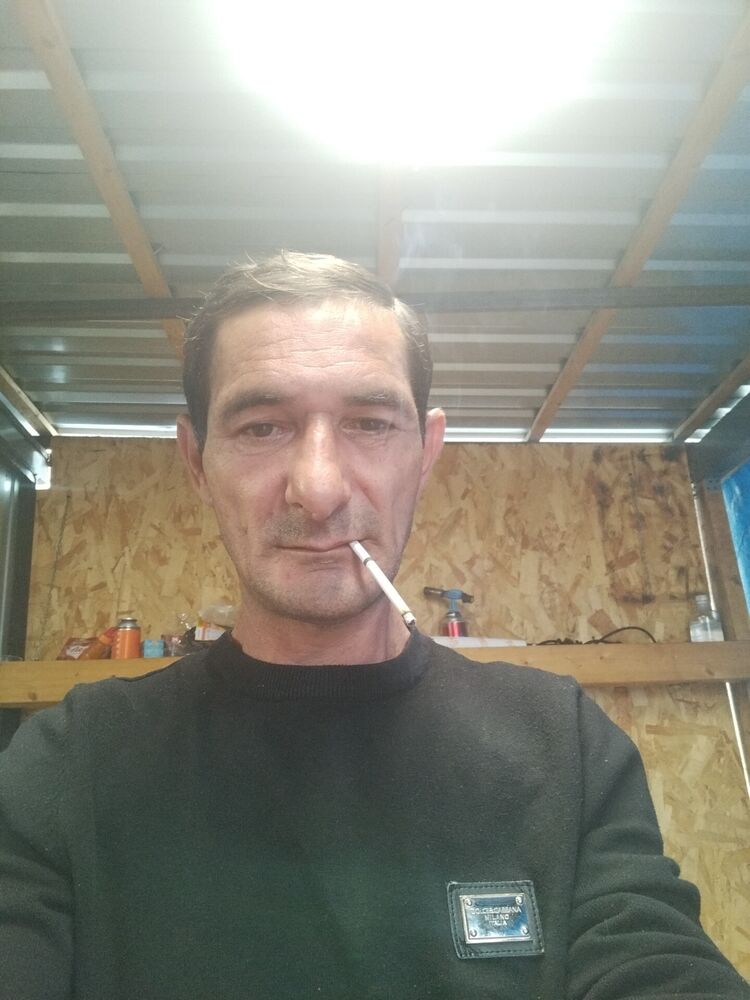  52878536  Levon, 43 ,    