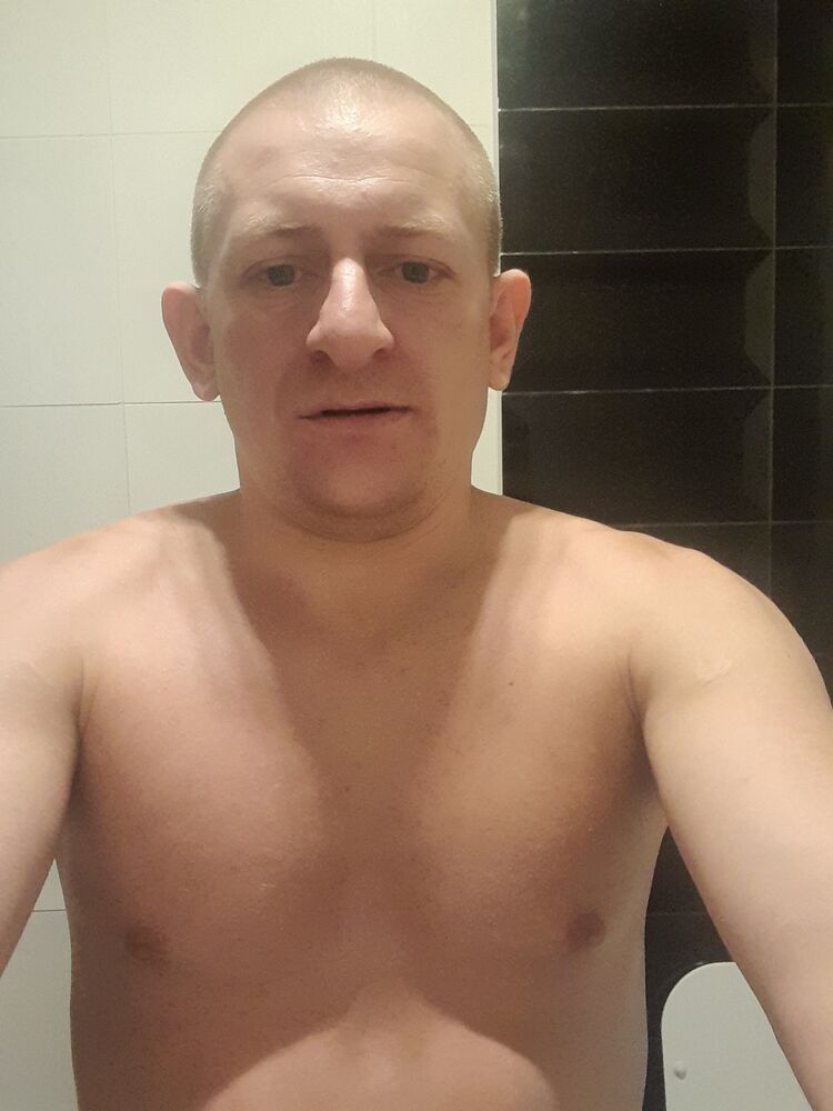  24686626  Maksym, 40 ,    