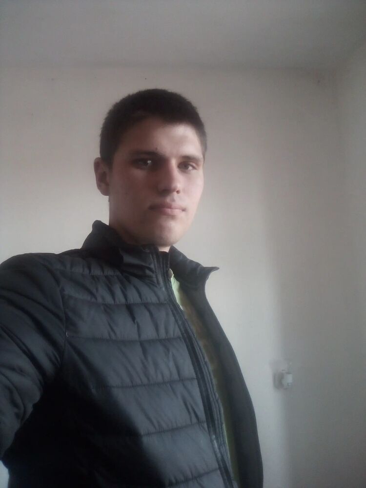  31238506  Alexander, 21 ,    