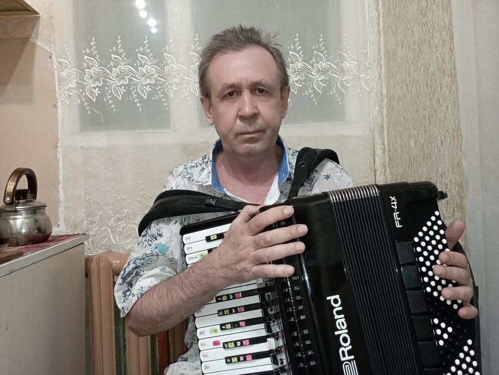 ,   Viktor, 61 ,   ,   , c , 
