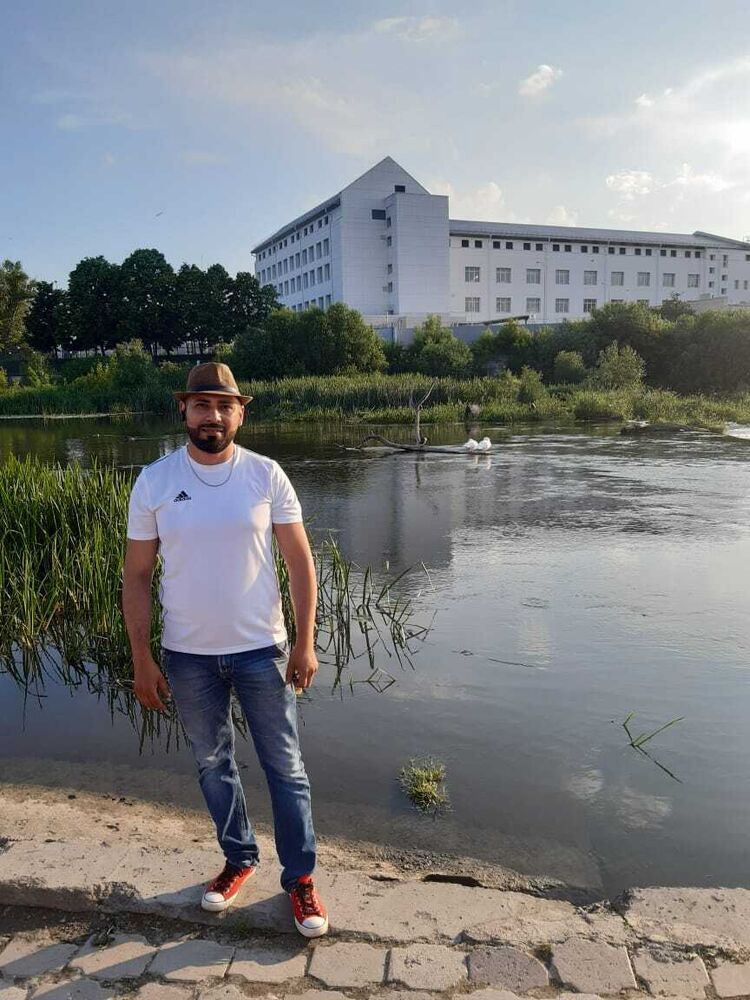  ,   Samer, 37 ,   ,   