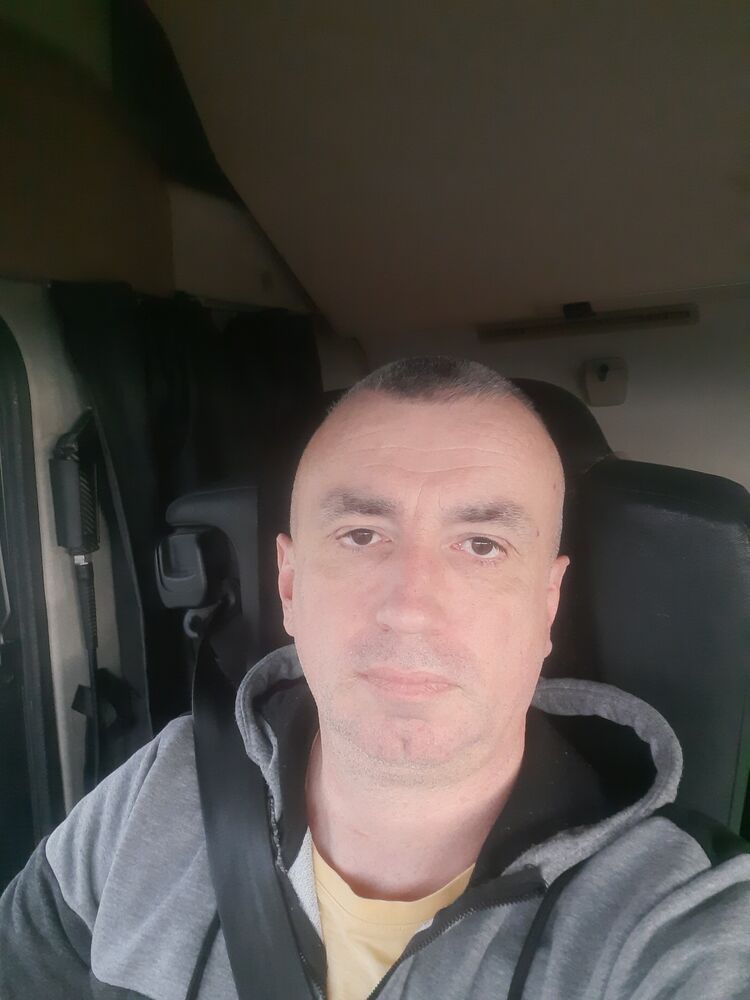 ,   Mikica, 46 ,   ,   