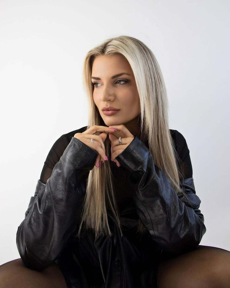  53264196  Karina, 26 ,    